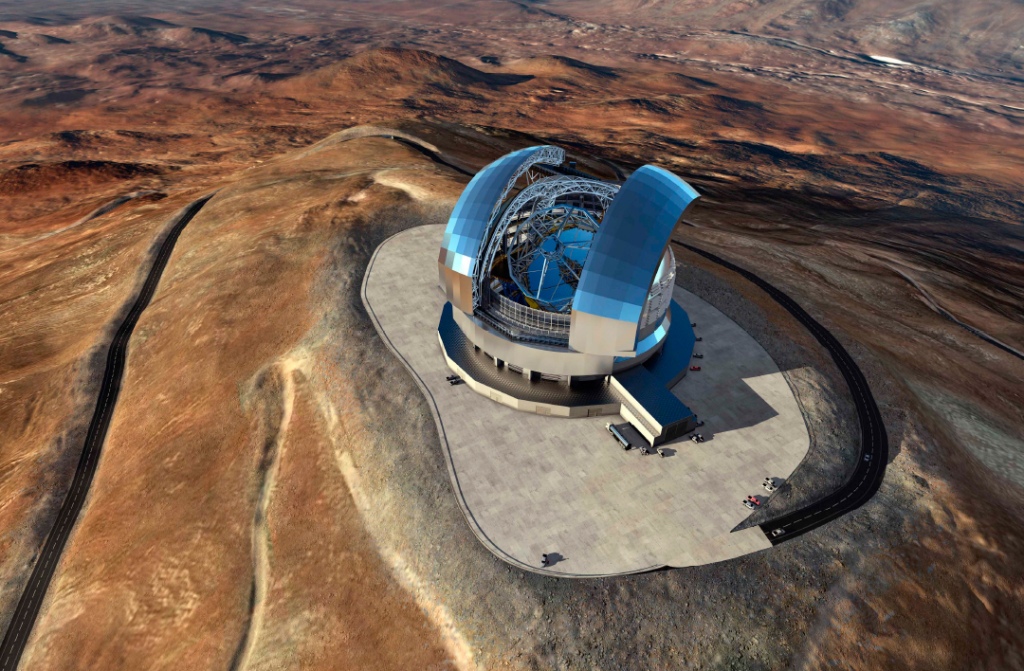 In 2028 moet in Chili de grootste optische telescoop ter wereld in gebruik worden genomen: de Extremely Large Telescope (ELT) met een spiegeldiameter van 39 meter. Het zal planeten bestuderen en verre sterrenstelsels in meer detail dan ooit tevoren in beeld brengen.