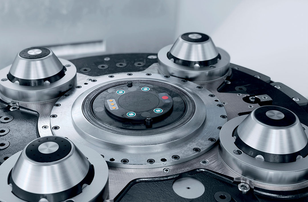 De e-PALLET heeft een slimme interface voor het aansturen van elektrische en hydraulische appara-ten.