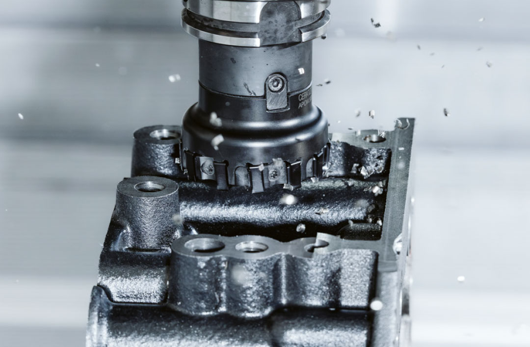 De CERATIZIT MaxiMill – S-Power is ontwikkeld voor de bewerking van gietijzer en biedt dankzij een instelhoek van 88° ruimte voor een maximaal aantal wisselplaten. De wisselplaten zijn geslepen voor het behalen van kleine toleranties en een hoge oppervlaktekwaliteit.