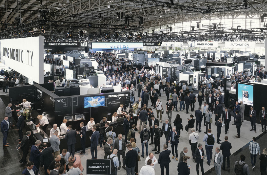 Op de EMO 2025 tovert DMG Mori hal 2 om tot DMG Mori World. Hier toont de machinebouwer technologieën die de productie verbeteren voor kleine, middelgrote en grote bedrijven.