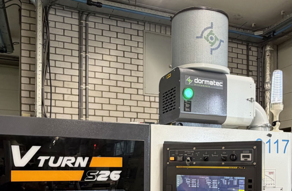 In eerste instantie werden drie bestaande bewerkingsmachines, twee Victor’s en een Doosan, voorzien van een Dormatec-afzuiging.