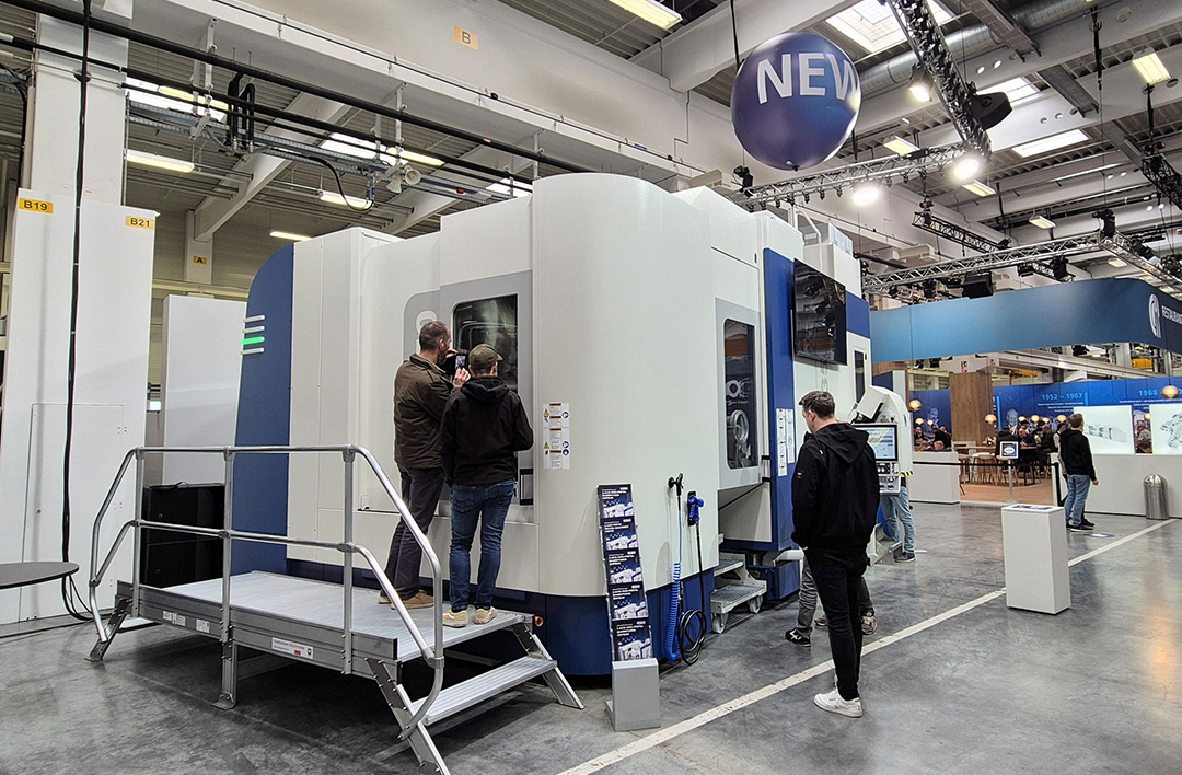 De 5-assige Grob GP1350 combineert een groot werkbereik, een hoge belastbaarheid en geïntegreerde automatisering in een compact portaalbewerkingsconcept.